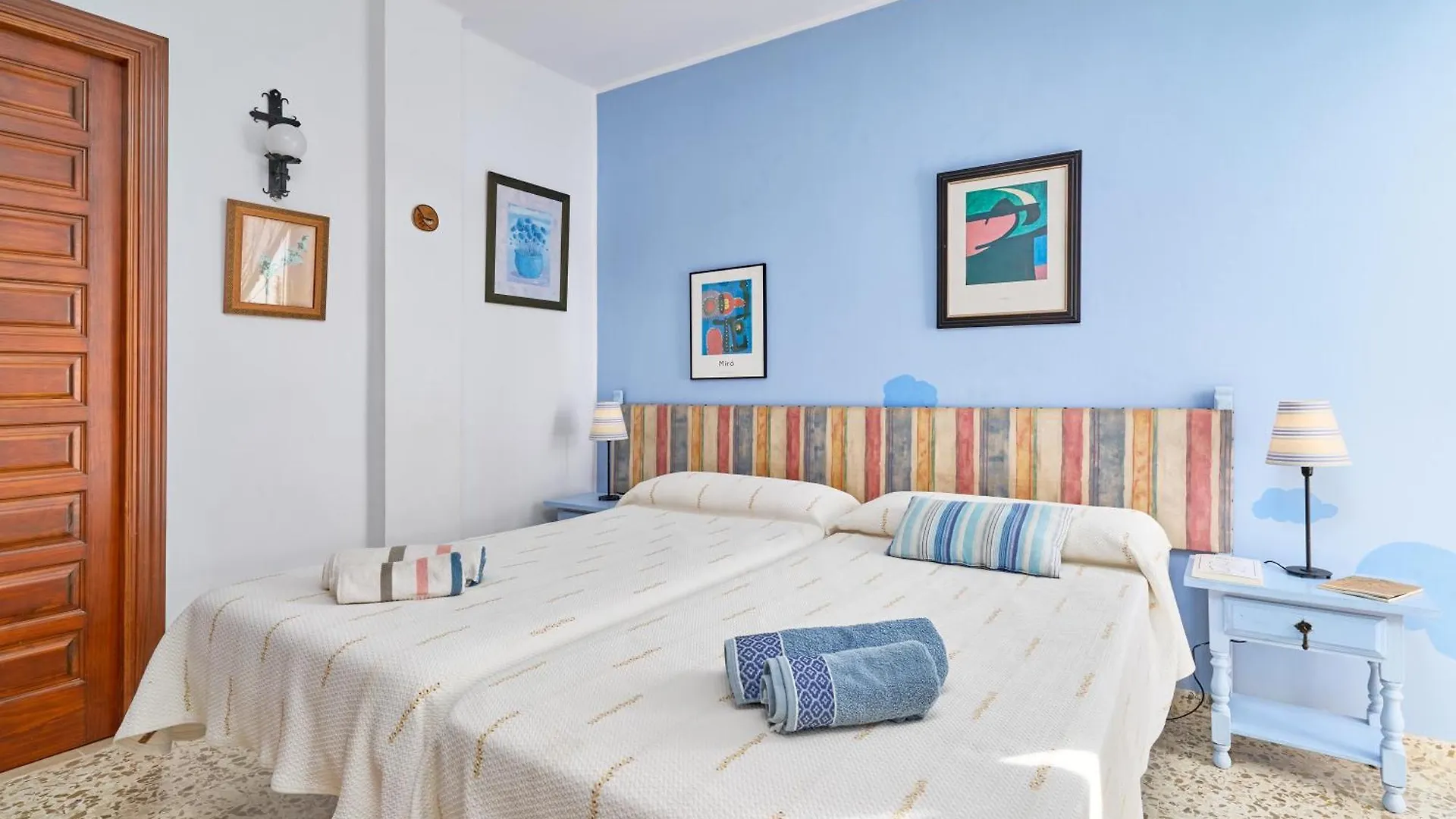 Casa Con Bellas Vistas Sobre La Bahia De 네르하 아파트