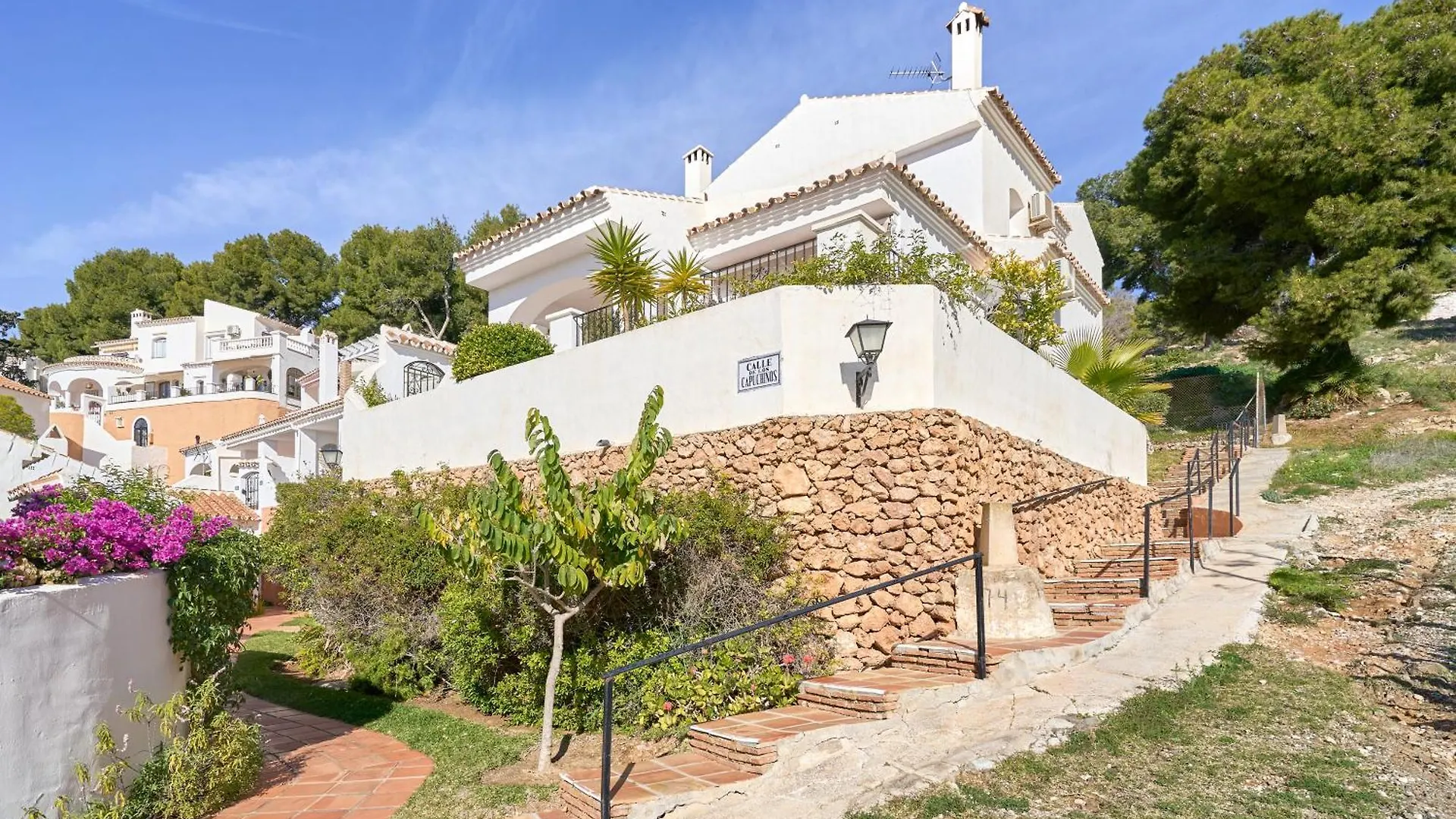 Casa Con Bellas Vistas Sobre La Bahia De 네르하 아파트