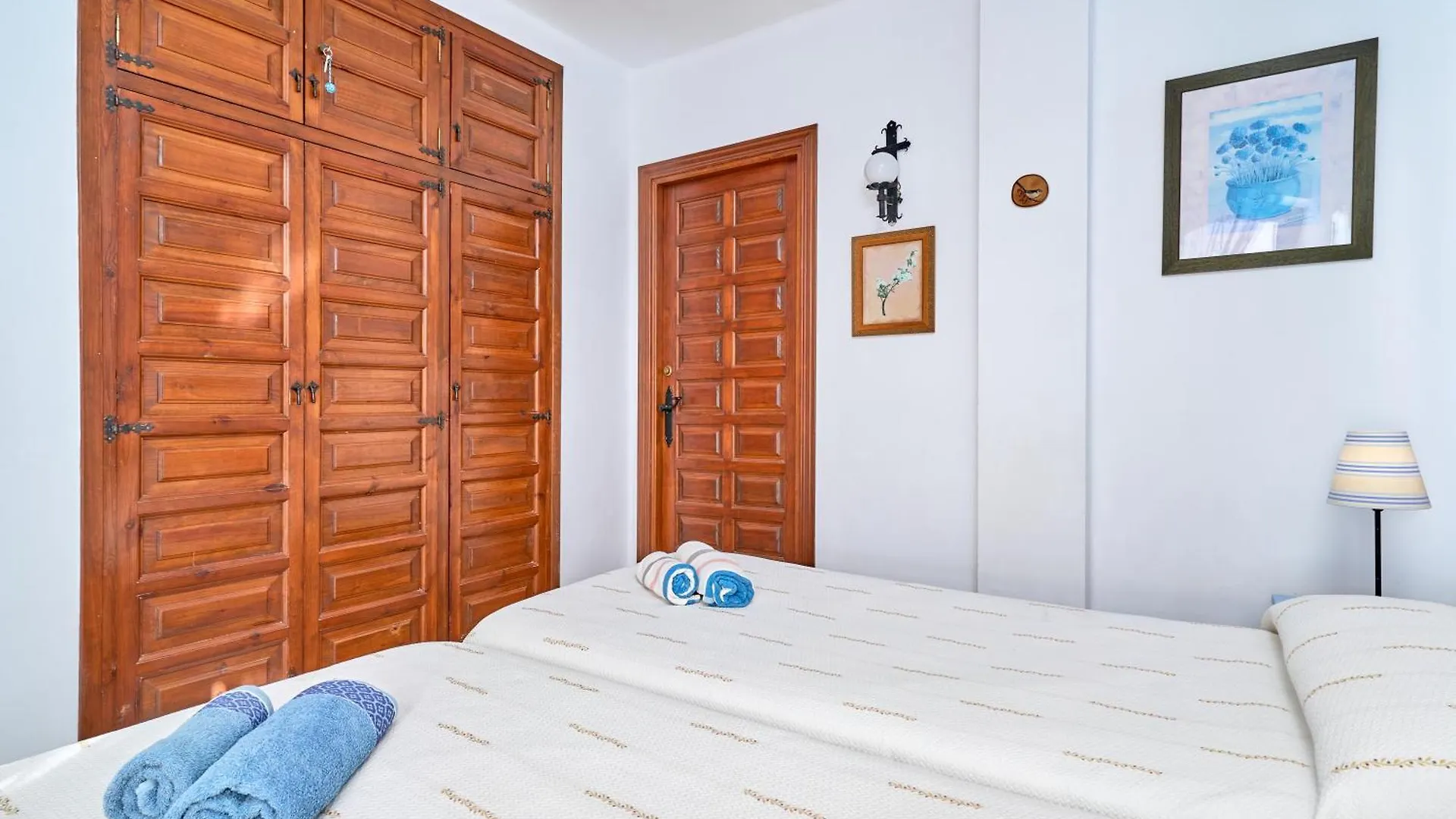 아파트 Casa Con Bellas Vistas Sobre La Bahia De 네르하