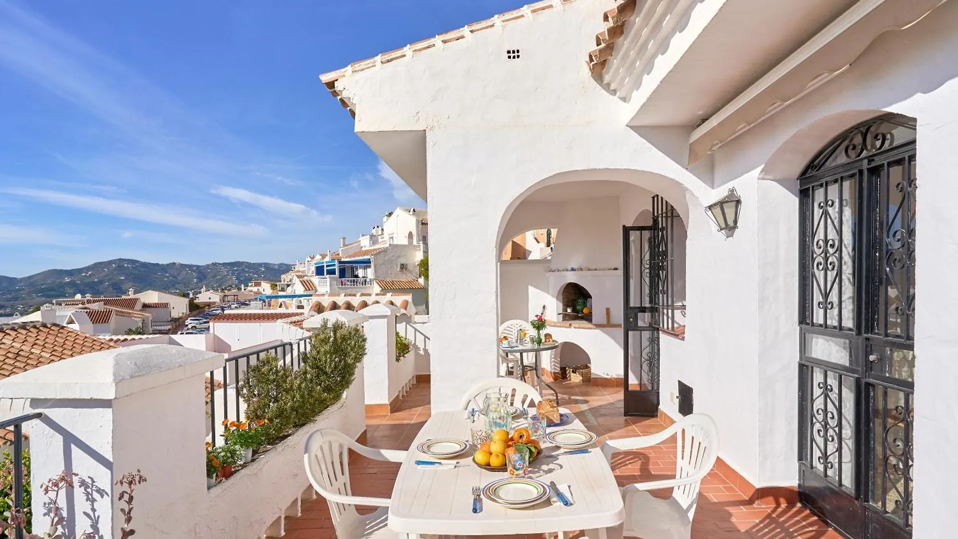 Casa Con Bellas Vistas Sobre La Bahia De 네르하 아파트