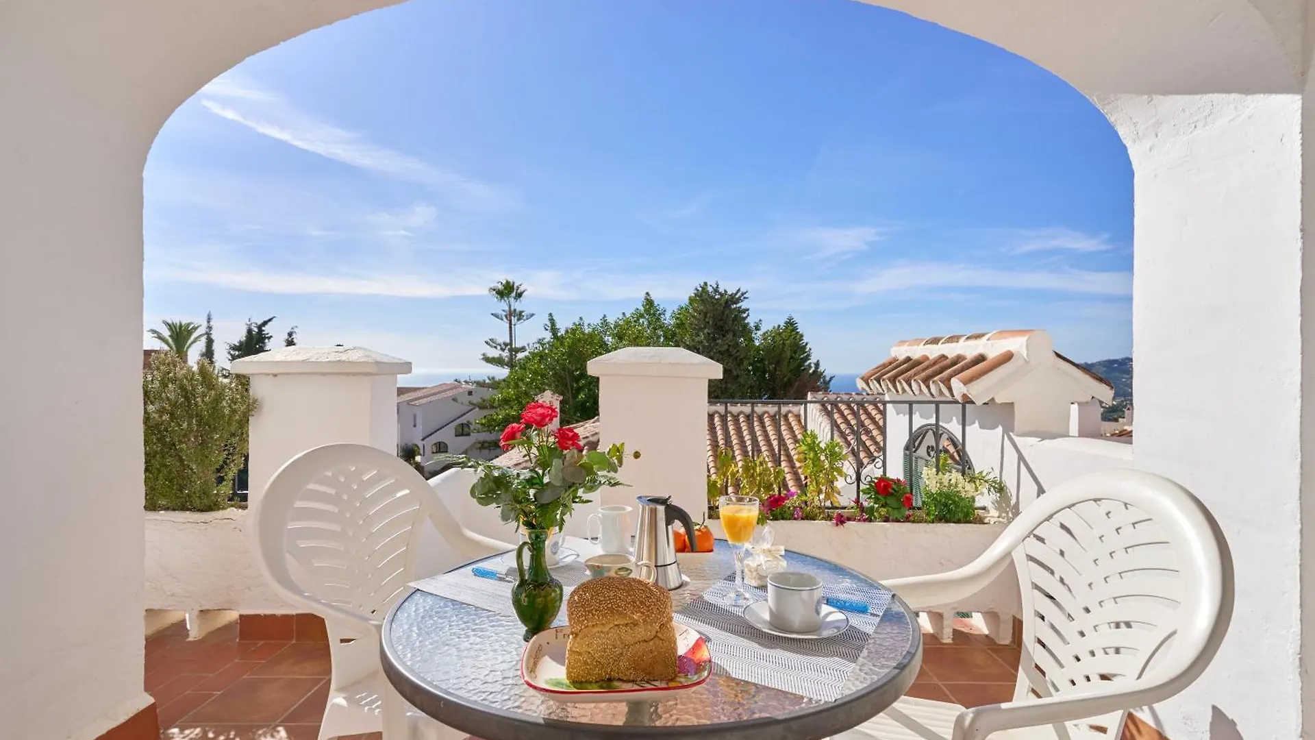 Casa Con Bellas Vistas Sobre La Bahia De 네르하